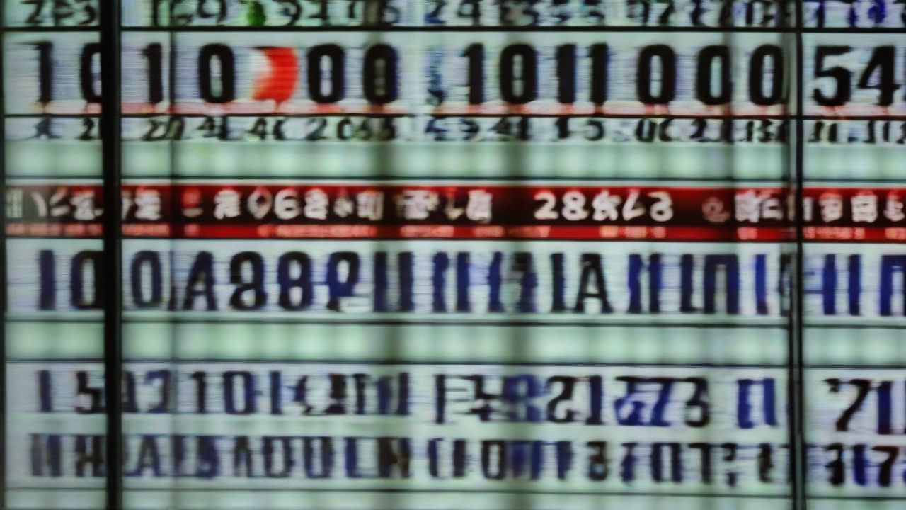 Asian Stocks Gain Amid Oil Price Drop