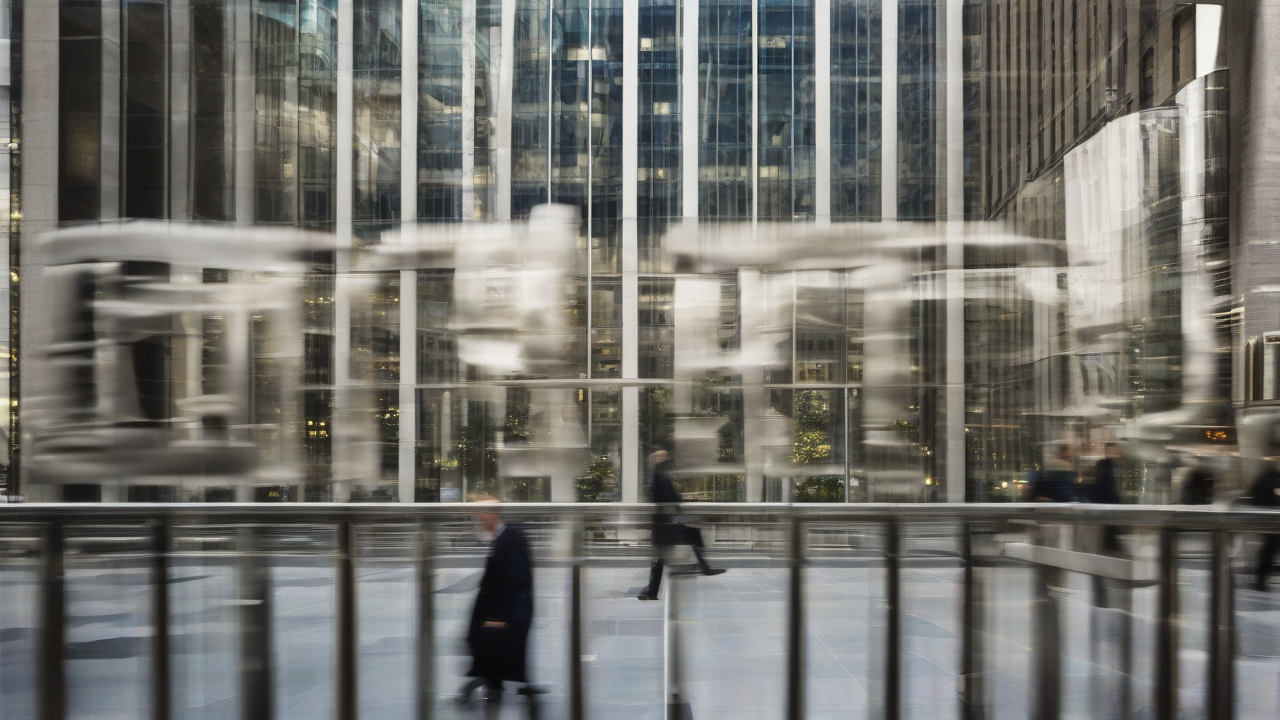 Hedge funds bet big on rising oil prices